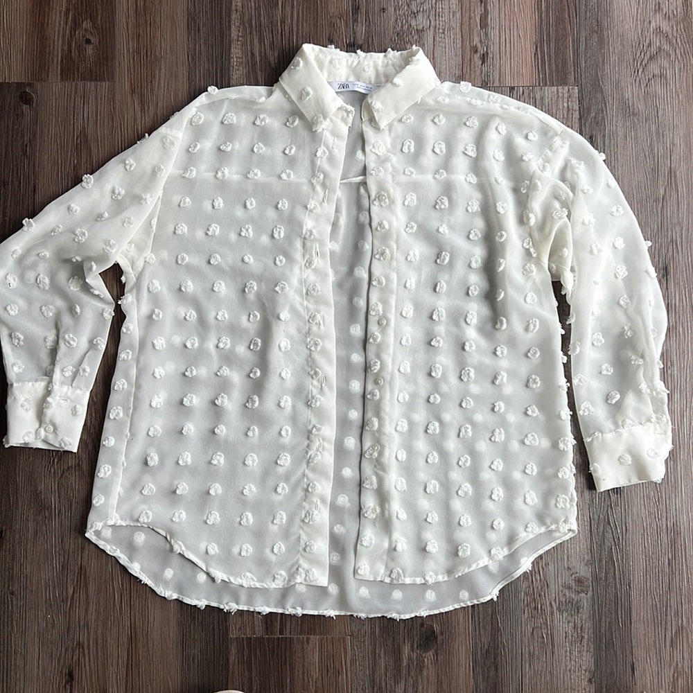 Zara White/Cream Button-up Blouse with embroidered puffs (M)